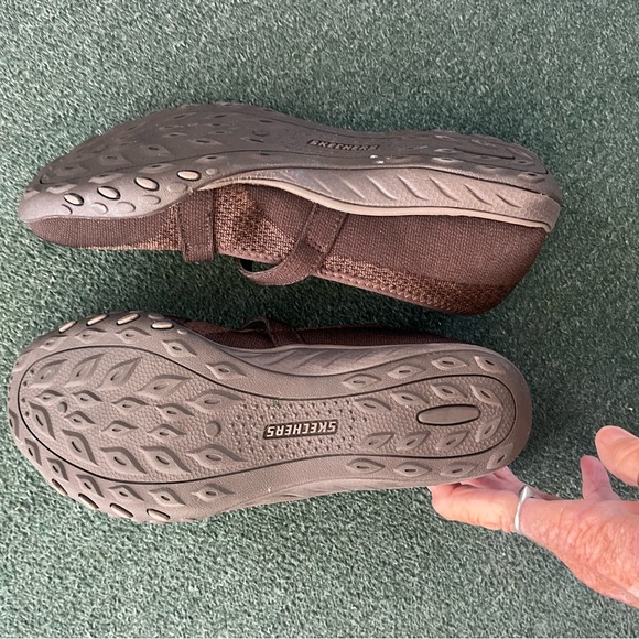 Skechers Relaxed Fit Women's 9.5 Brown Mary Jane Shoes comfort slip on flats - Picture 3 of 10